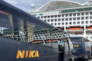 ¡Autocars NIKA rep amb alegria un grup de turistes japonesos!